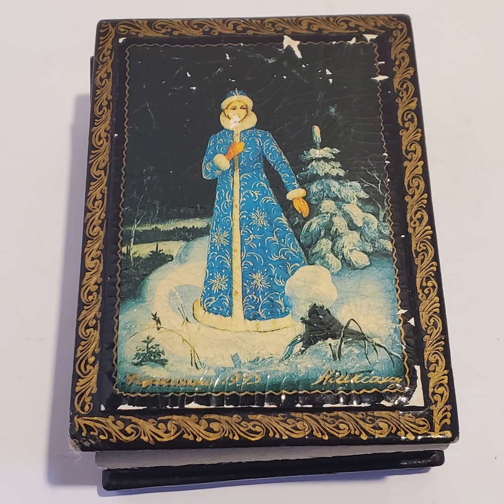 Vintage Russian Snowmaiden Black Lacquer Wooden Trinket Box Artist Signed | Read